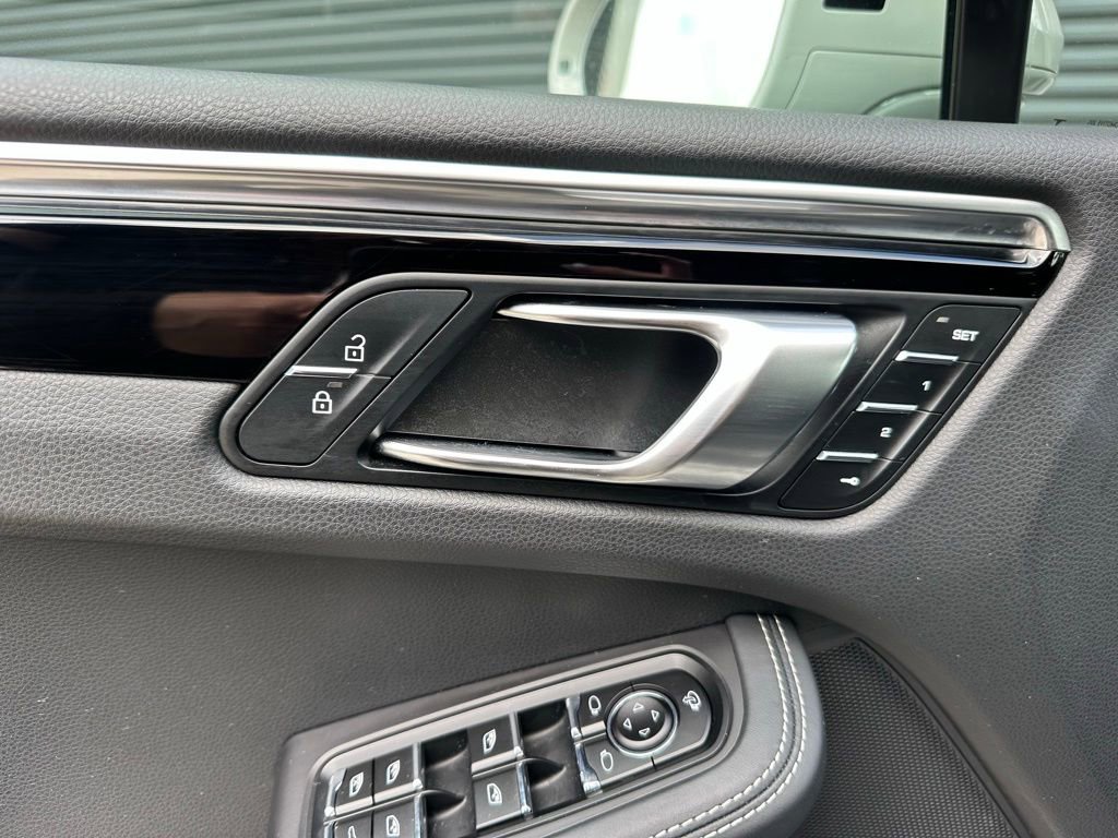 Certified 2023 Porsche Macan S image 21