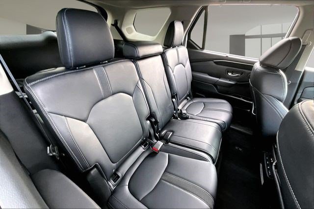 Certified 2025 Honda Pilot Touring image 24