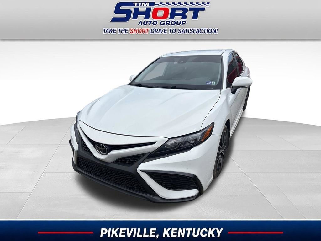 Used 2022 Toyota Camry SE FWD image 1
