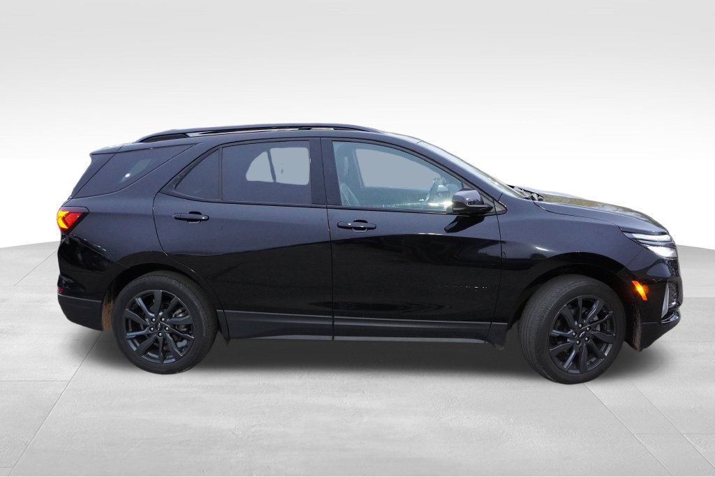 Used 2023 Chevrolet Equinox RS AWD/4WD image 2