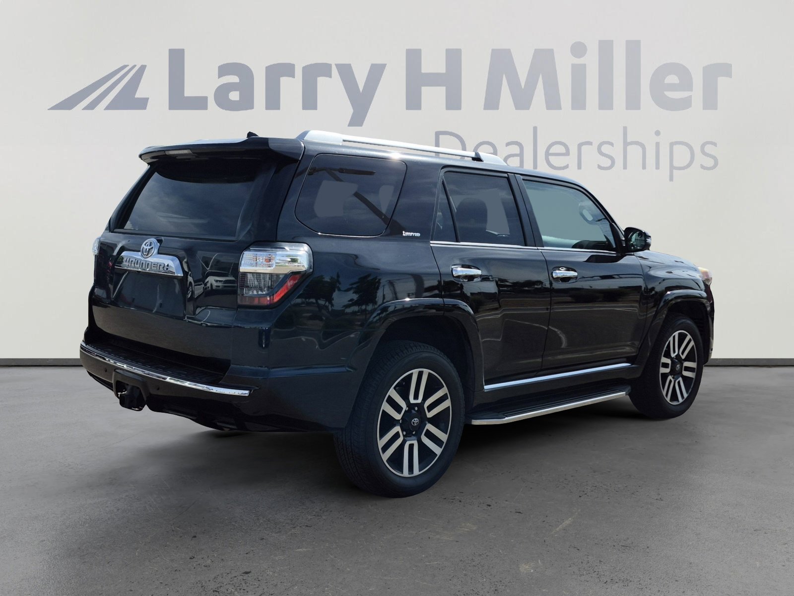 Used 2018 Toyota 4Runner Limited AWD/4WD image 5