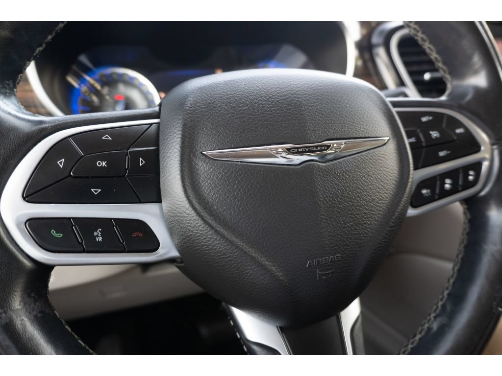 Used 2022 Chrysler Pacifica Limited FWD image 32