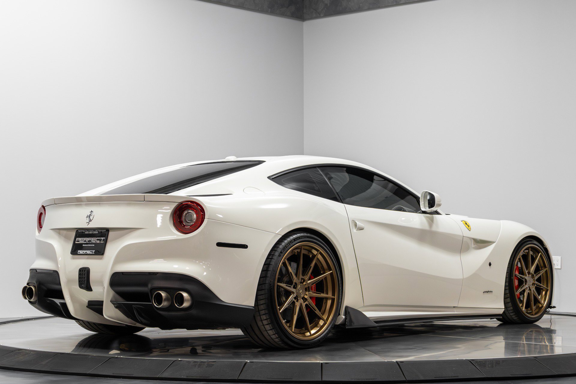 Used 2014 Ferrari F12 Berlinetta image 6