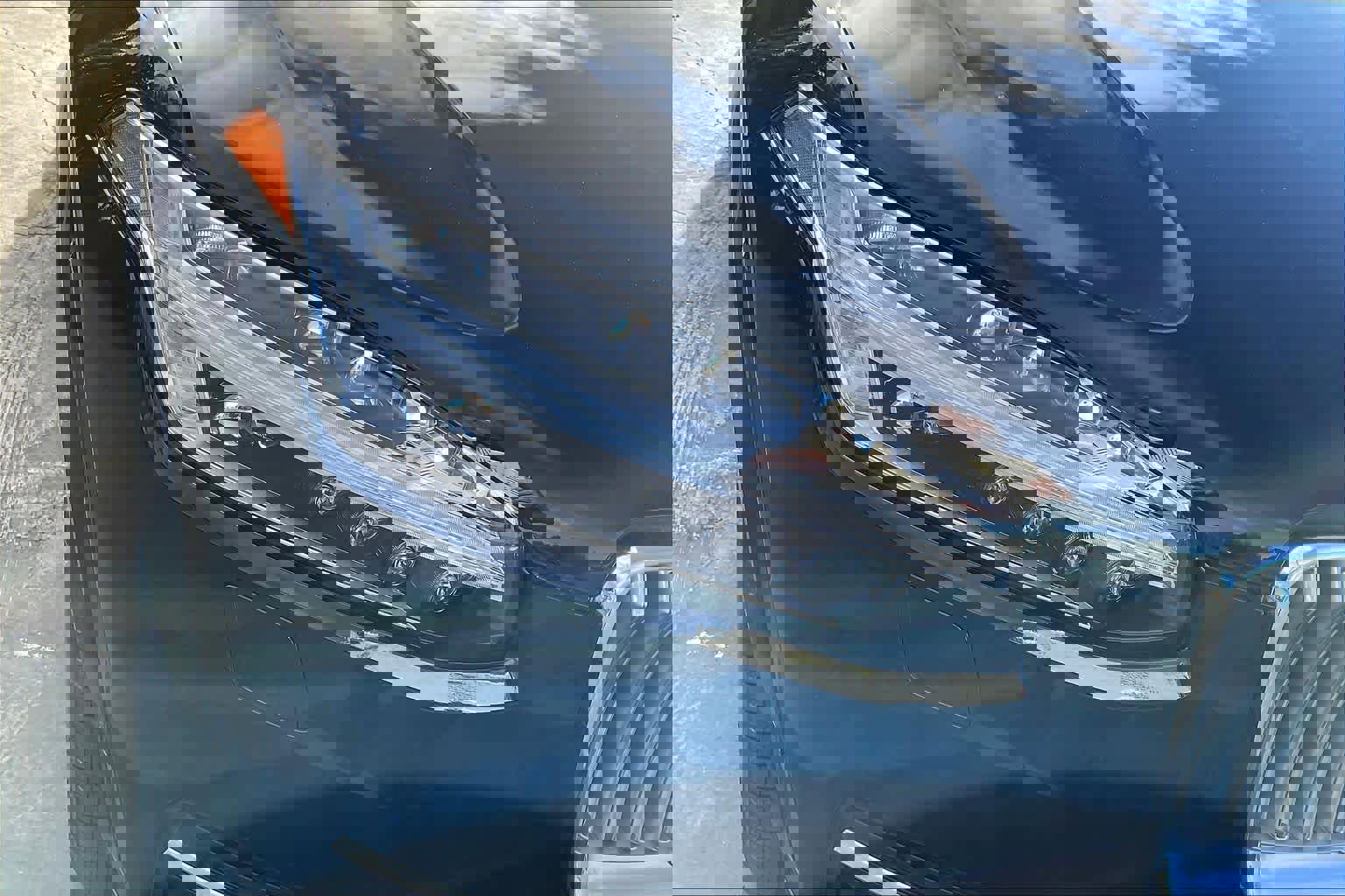 Used 2023 Volvo XC90 T8 Ultimate w/ Lounge Package image 32