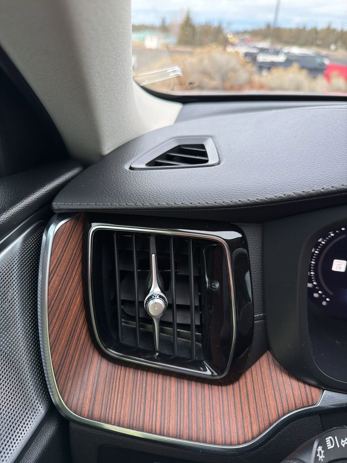 Used 2023 Volvo XC60 B5 Ultimate image 45