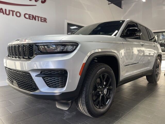 Used 2024 Jeep Grand Cherokee Altitude image 1