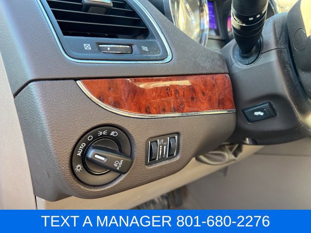 Used 2014 Chrysler Town & Country Touring-L w/ Driver Convenience Group FWD image 16