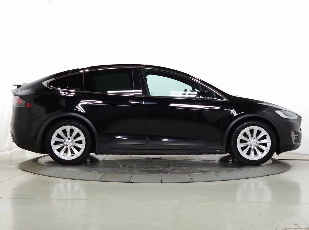 Used 2018 Tesla Model X 75D image 11