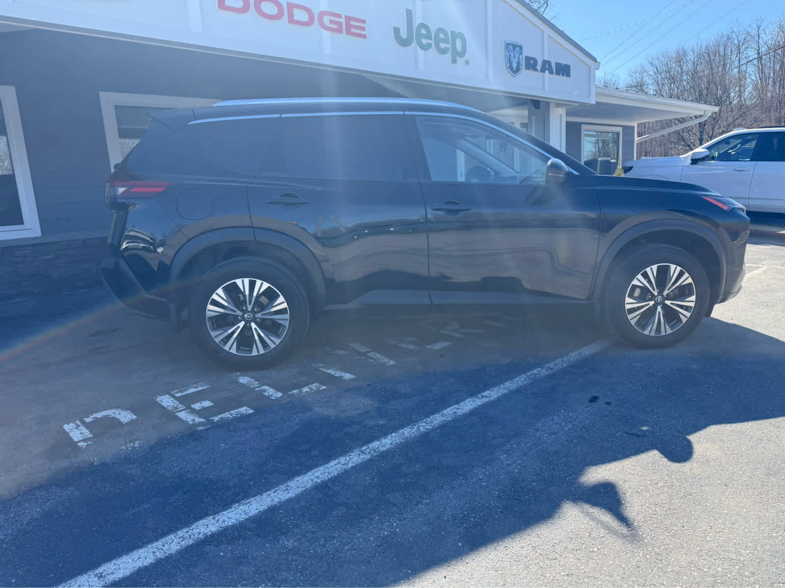 Used 2021 Nissan Rogue SV w/ Premium Package AWD/4WD image 11
