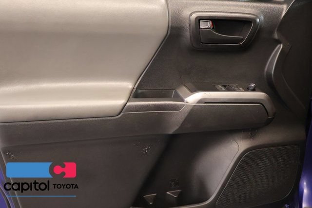 Certified 2022 Toyota Tacoma SR5 w/ Black Out Package (TMS) AWD/4WD image 10
