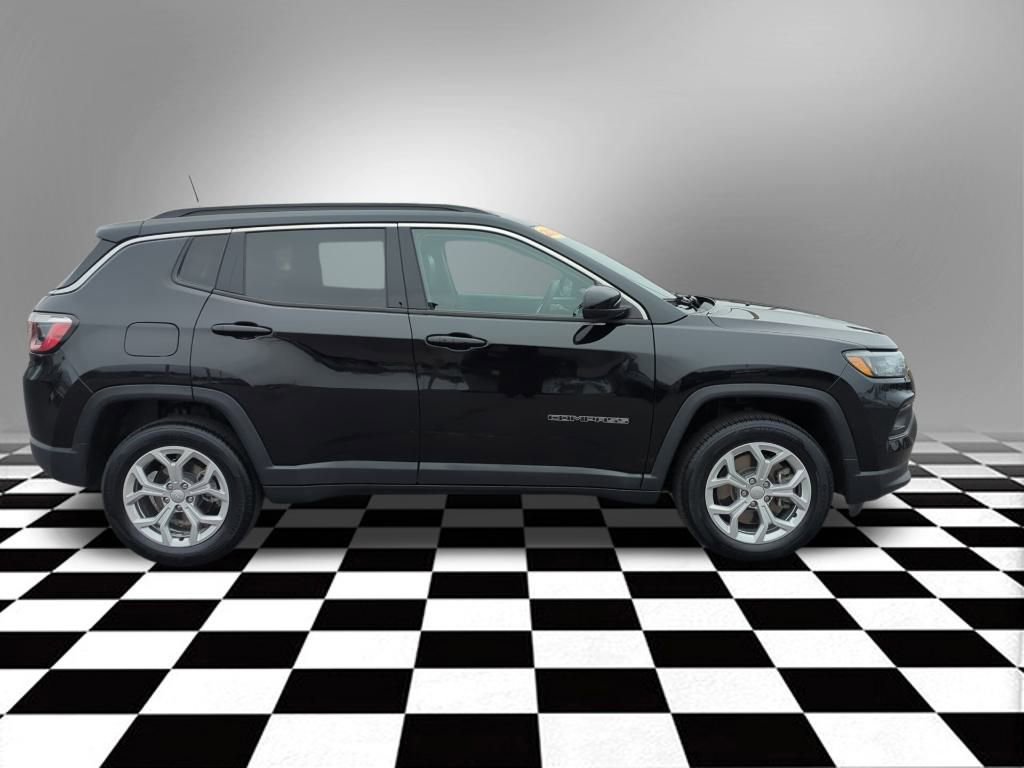 Used 2024 Jeep Compass Latitude image 6