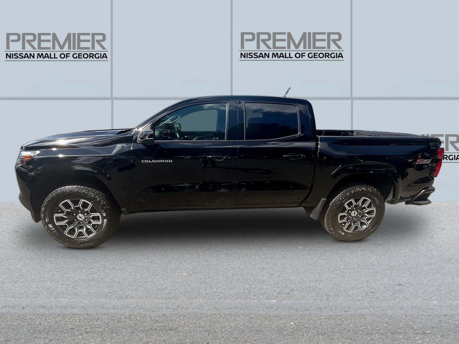 Used 2023 Chevrolet Colorado Z71 w/ Z71 Convenience Package 2 AWD/4WD image 4