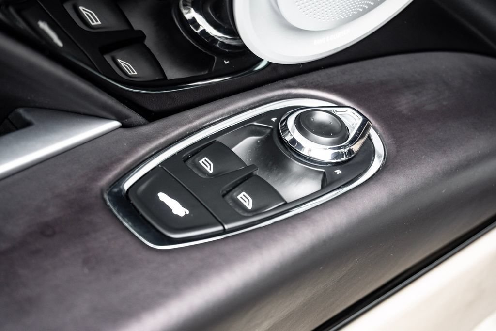 Used 2023 Aston Martin DB11 Coupe RWD image 11