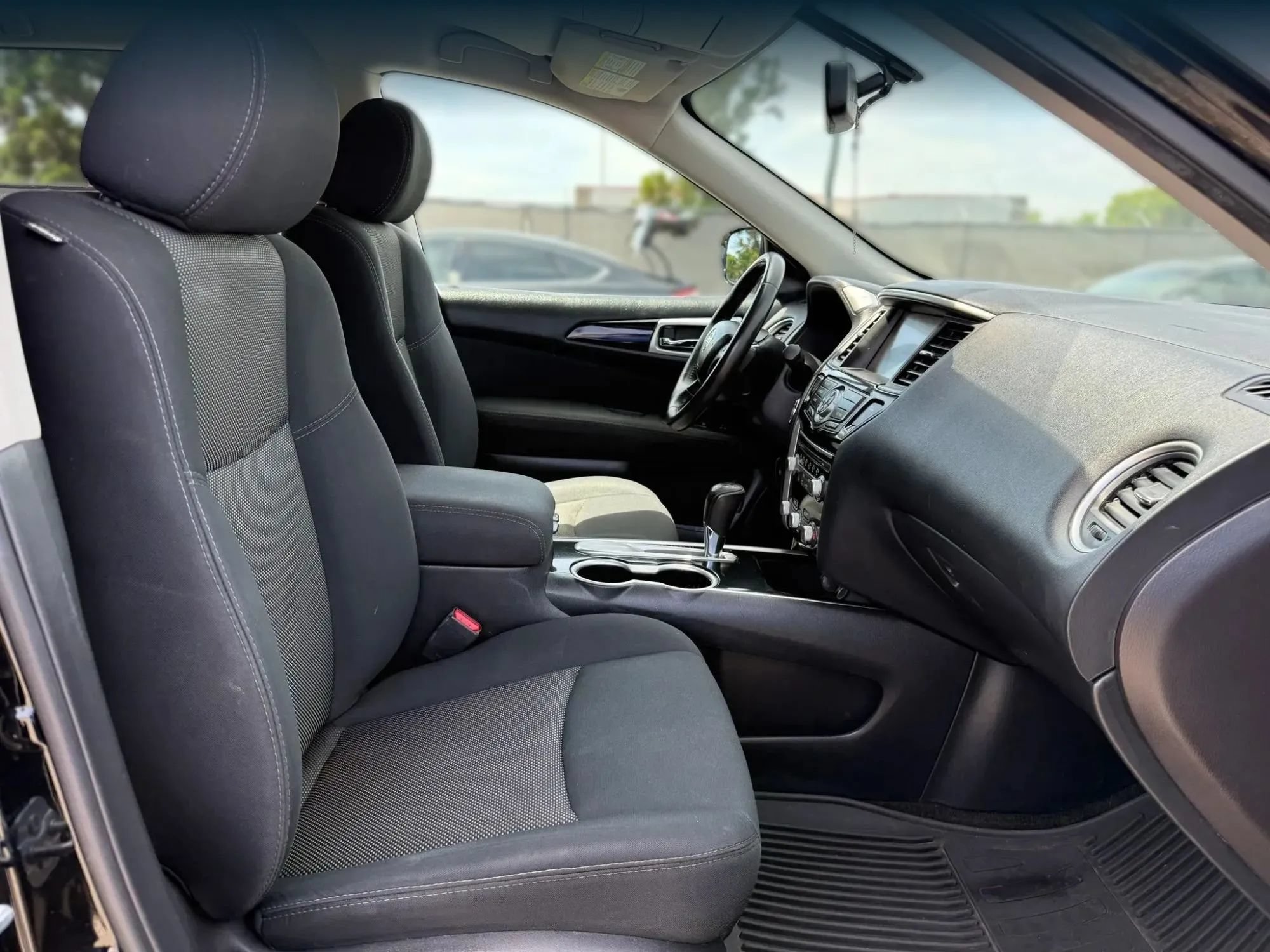 Used 2017 Nissan Pathfinder SV FWD image 18