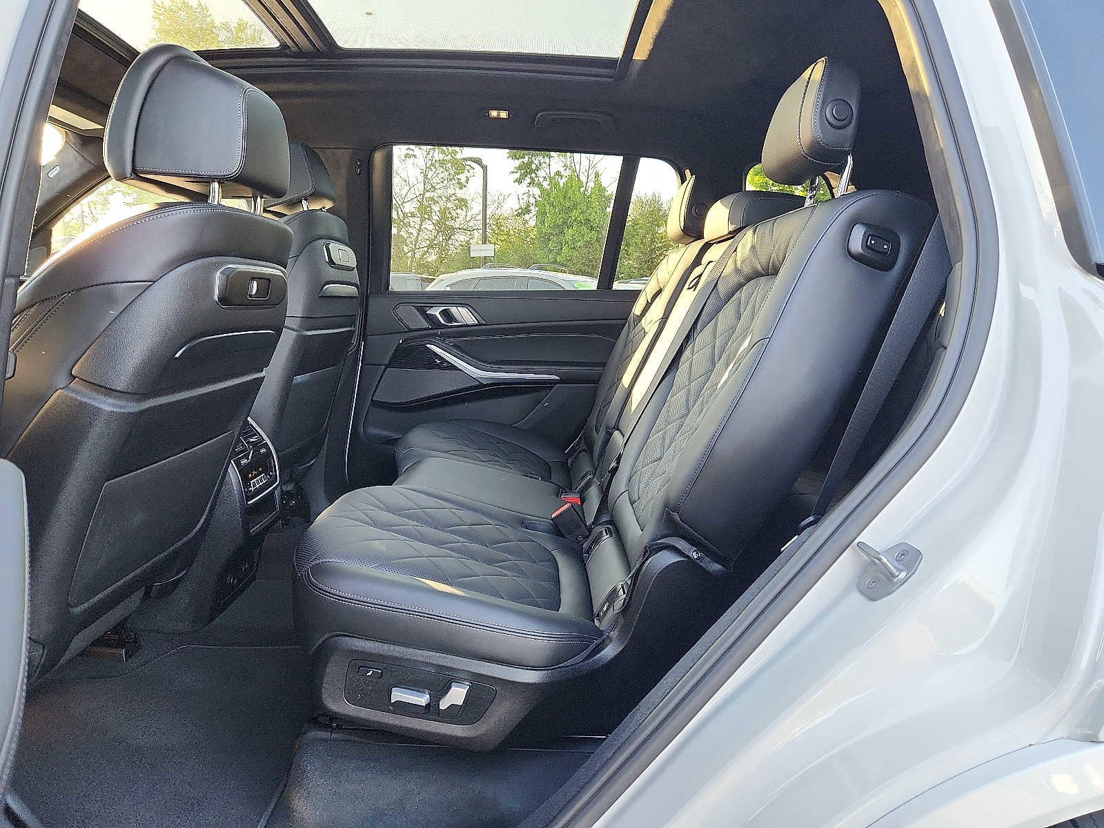Used 2023 BMW X7 xDrive40i w/ Executive Package AWD/4WD image 10