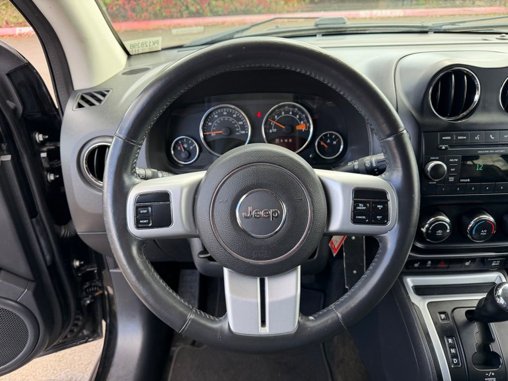Used 2016 Jeep Compass Latitude image 18