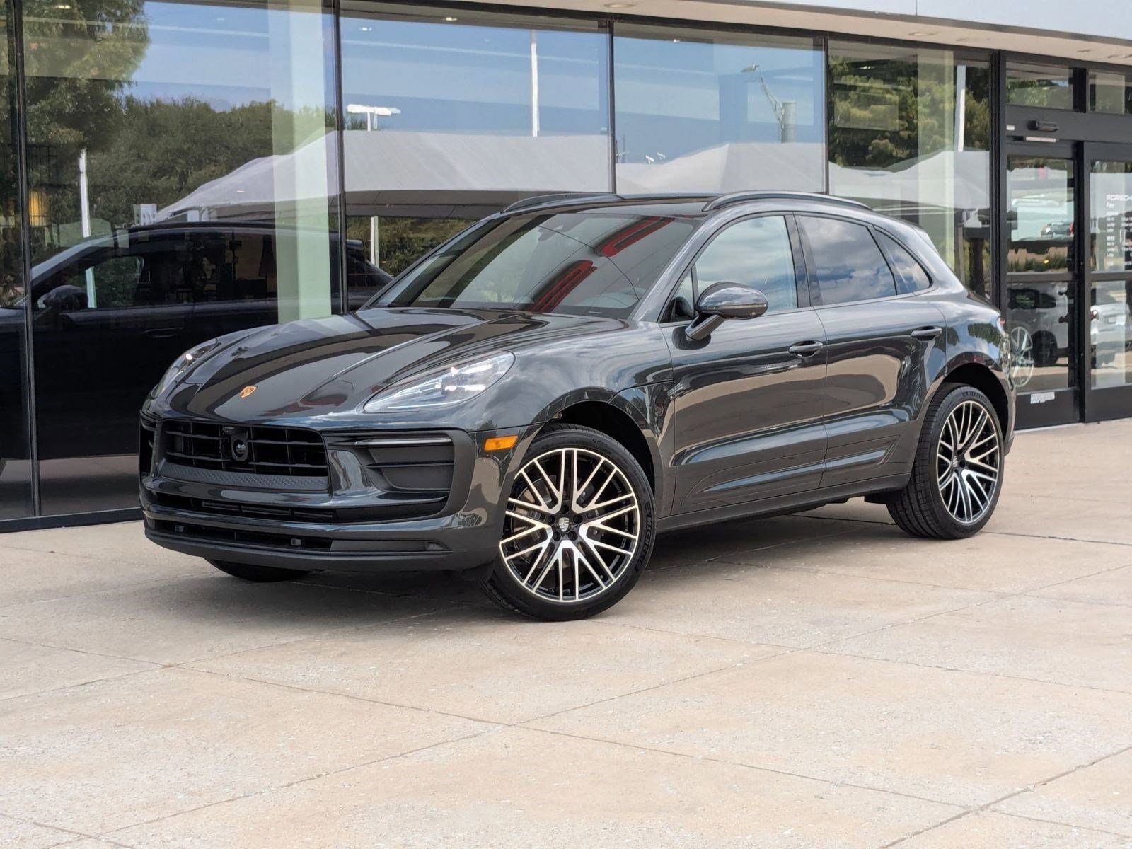 Certified 2026 Porsche Macan AWD/4WD image 1