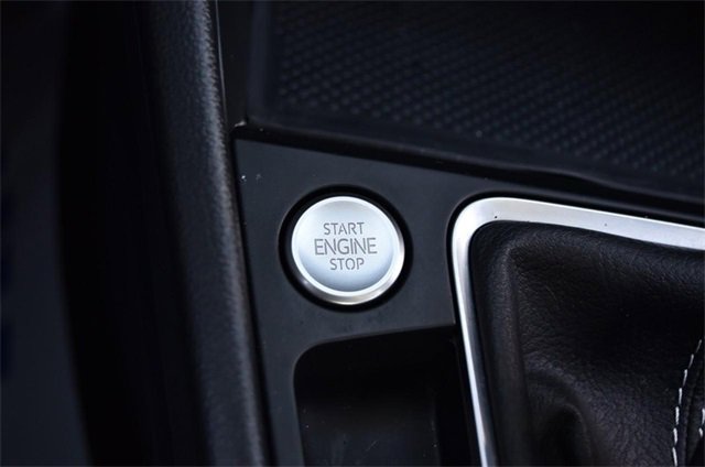 Certified 2024 Volkswagen Jetta SE w/ Panoramic Sunroof Package image 17