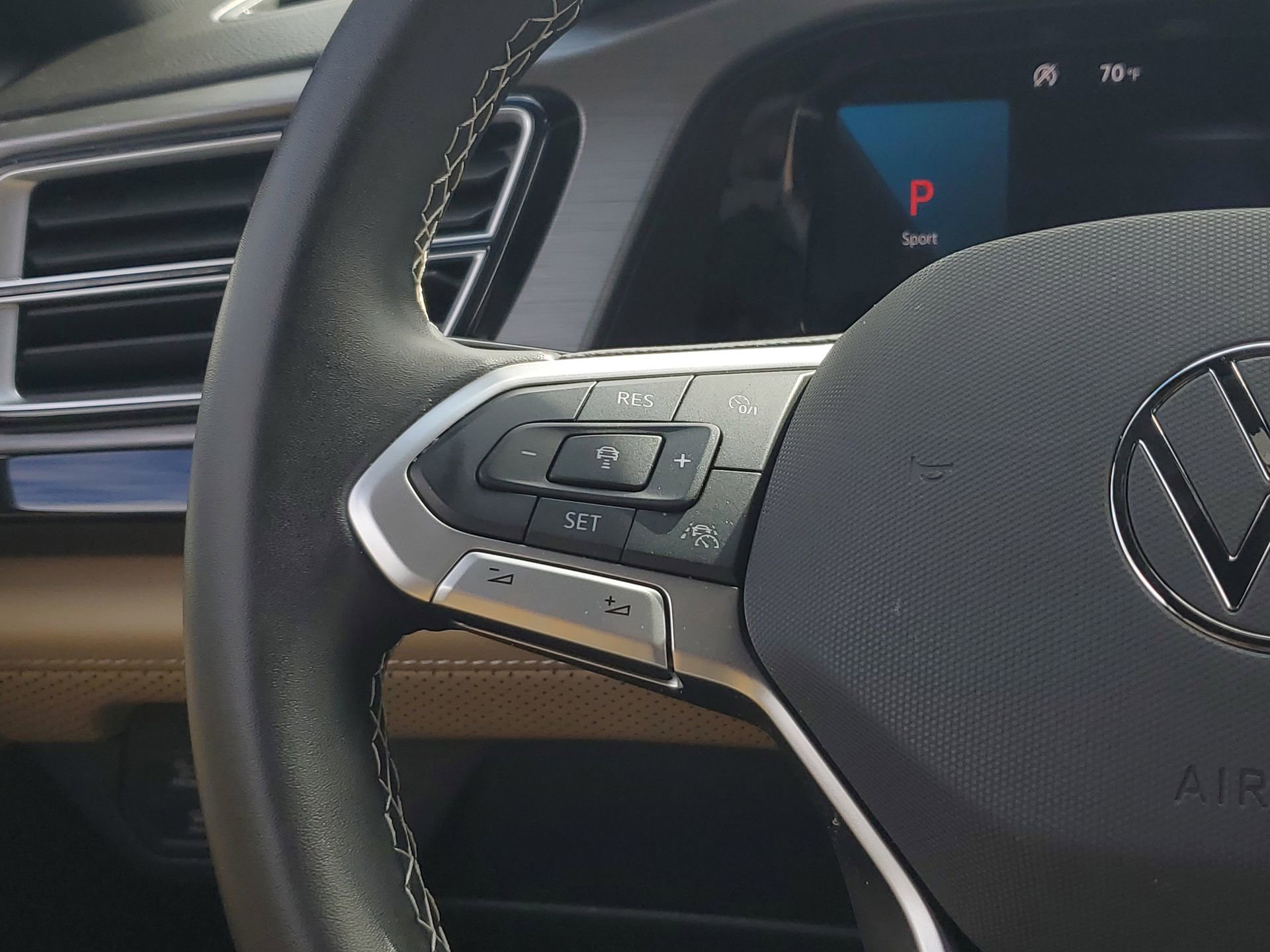 Used 2025 Volkswagen Atlas Cross Sport SE w/ Black Wheel Package image 23