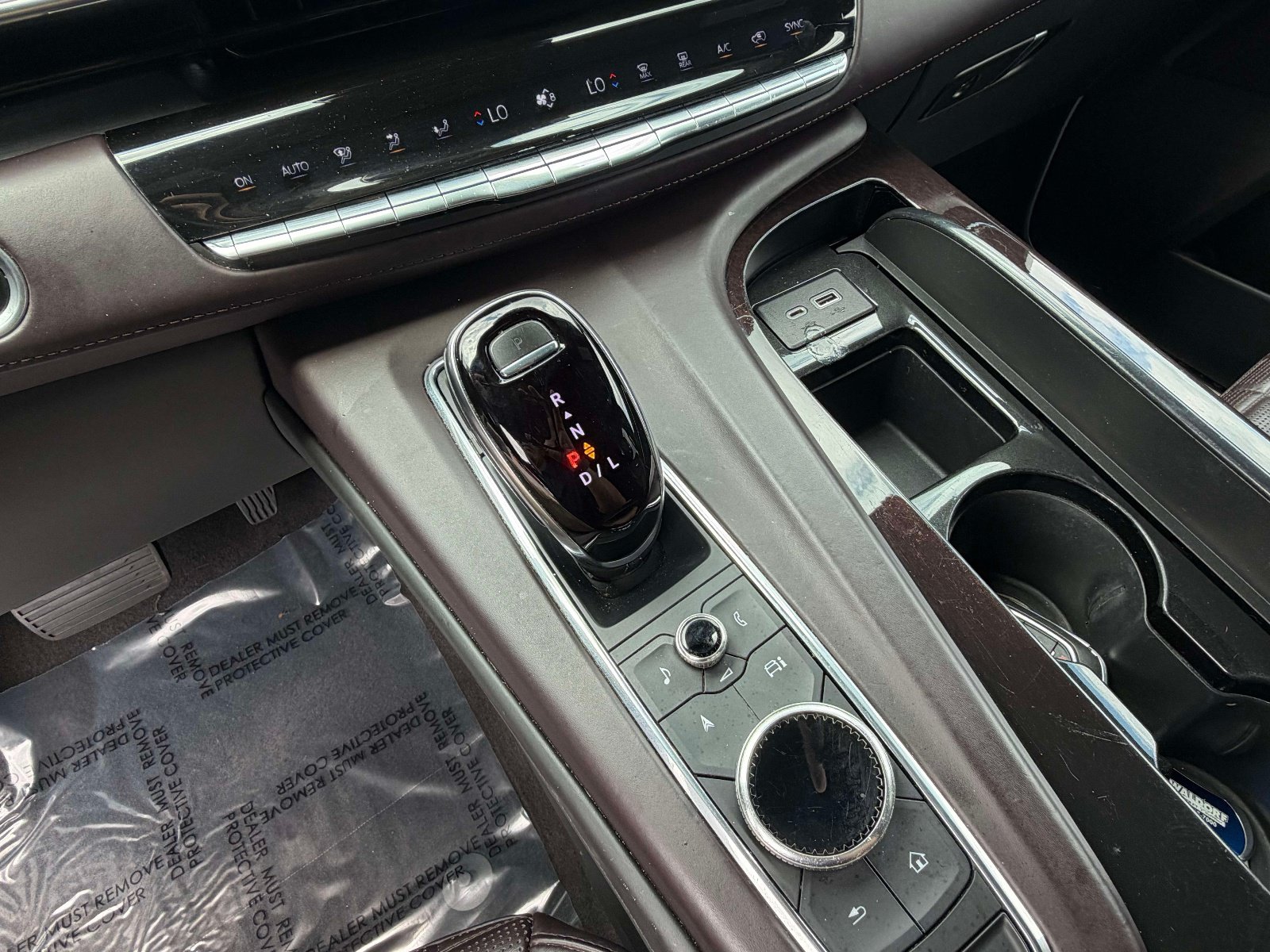 Certified 2022 Cadillac Escalade ESV Premium Luxury Platinum w/ LPO, Radiant Package AWD/4WD image 11