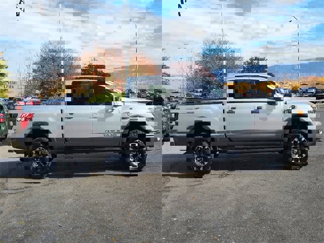 Used 2017 Nissan Titan PRO-4X w/ Pro-4x Convenience Package image 3