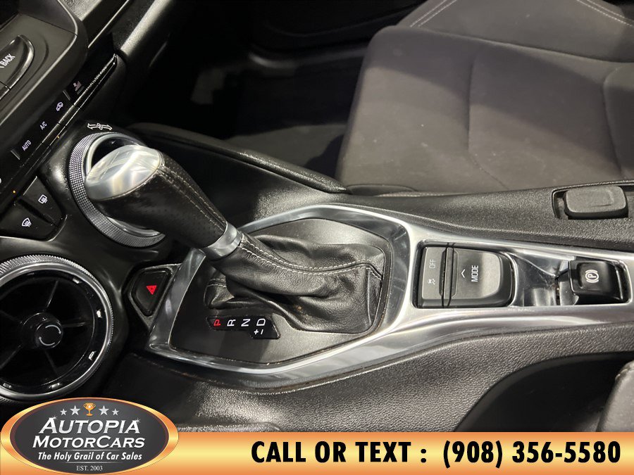 Used 2019 Chevrolet Camaro SS w/ Black Appearance Package RWD image 27