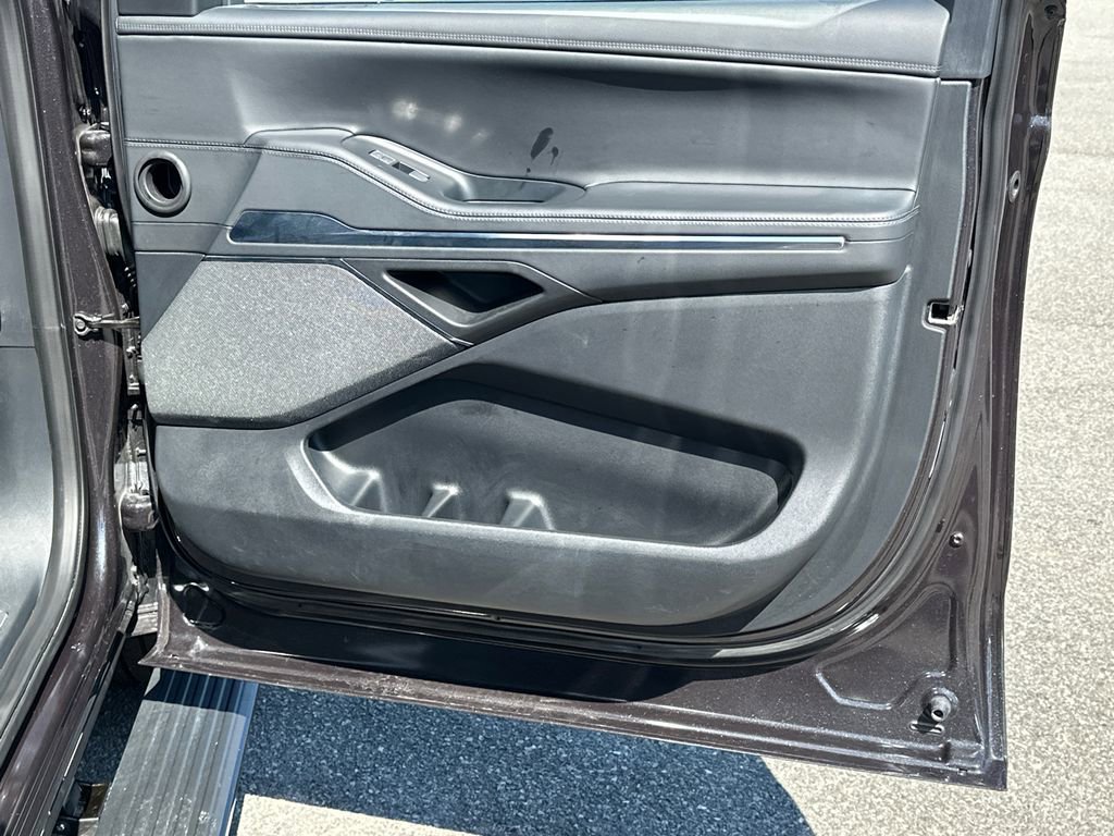 Used 2025 Lincoln Navigator Reserve image 14