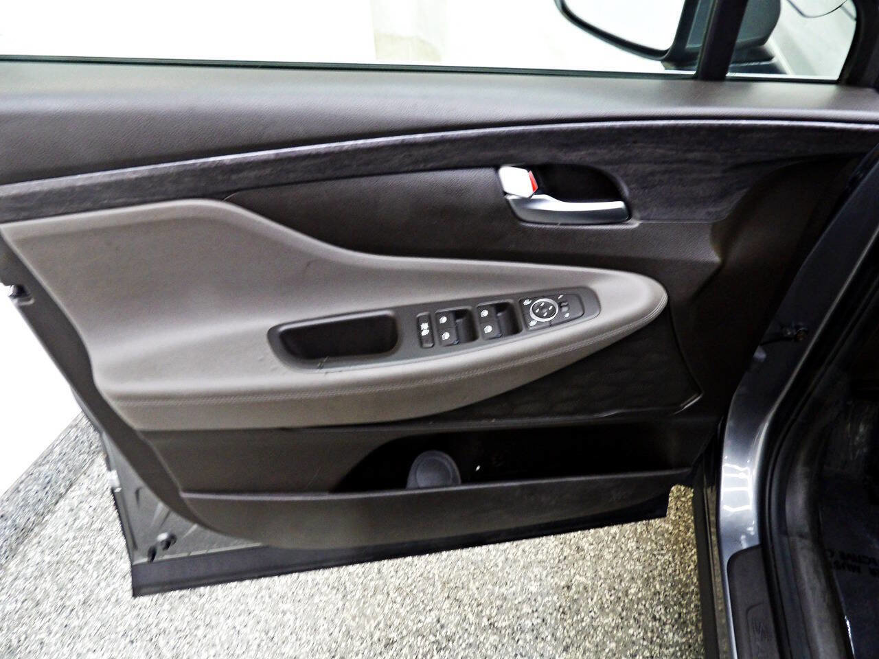 Used 2019 Hyundai Santa Fe SE image 7