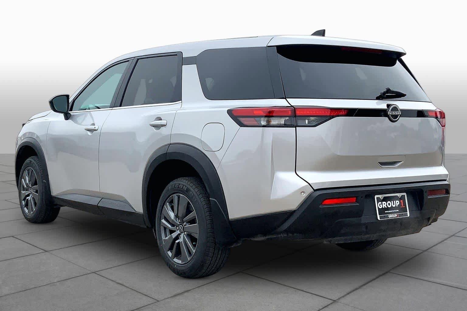 Used 2023 Nissan Pathfinder S FWD image 11
