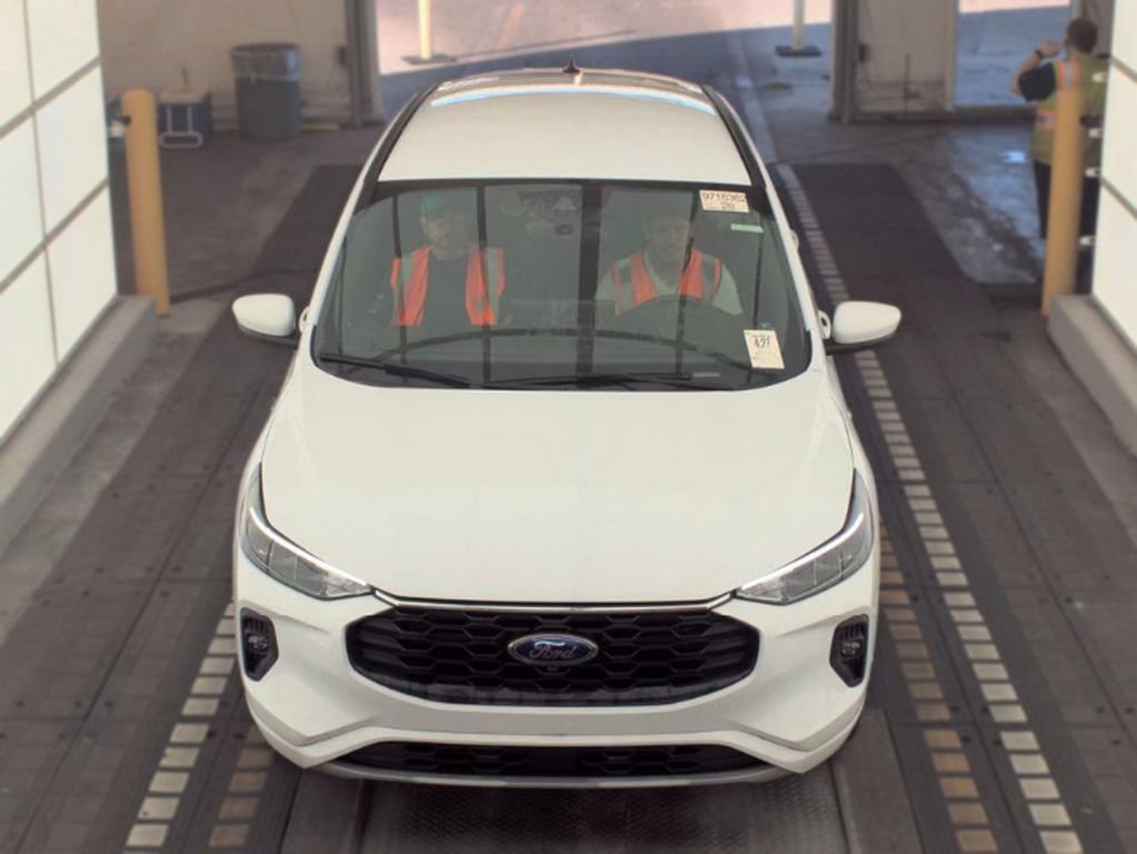 Used 2023 Ford Escape ST-Line Select w/ Tech Pack #2 AWD/4WD image 3
