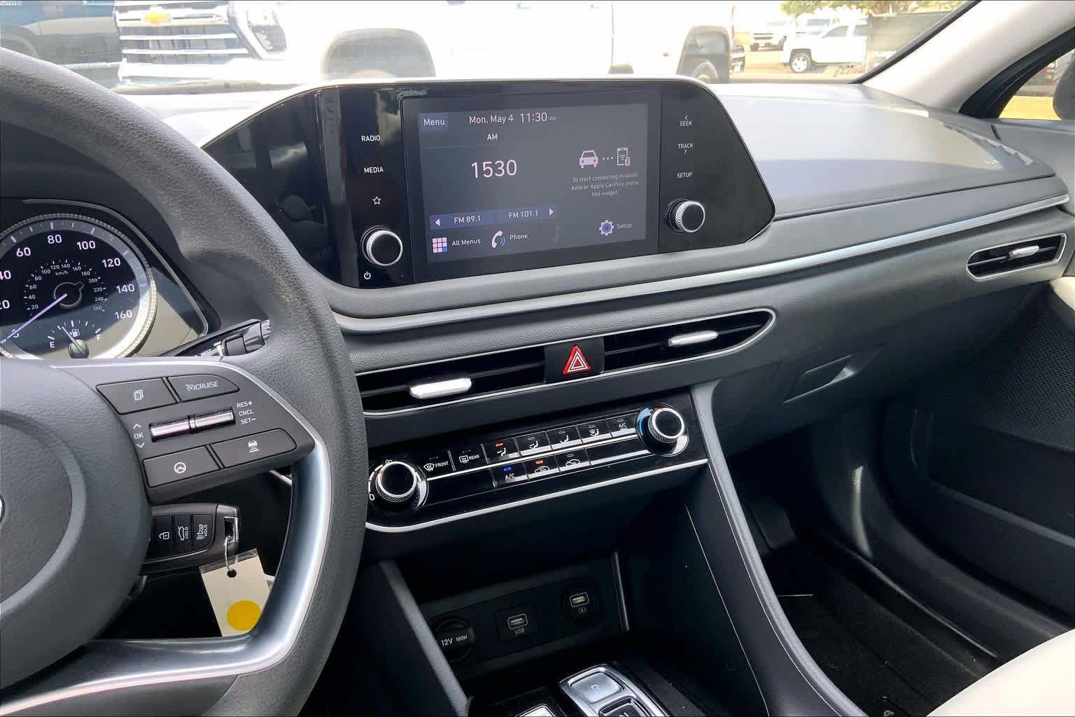 Used 2022 Hyundai Sonata SE w/ Preferred Accessory Package FWD image 7