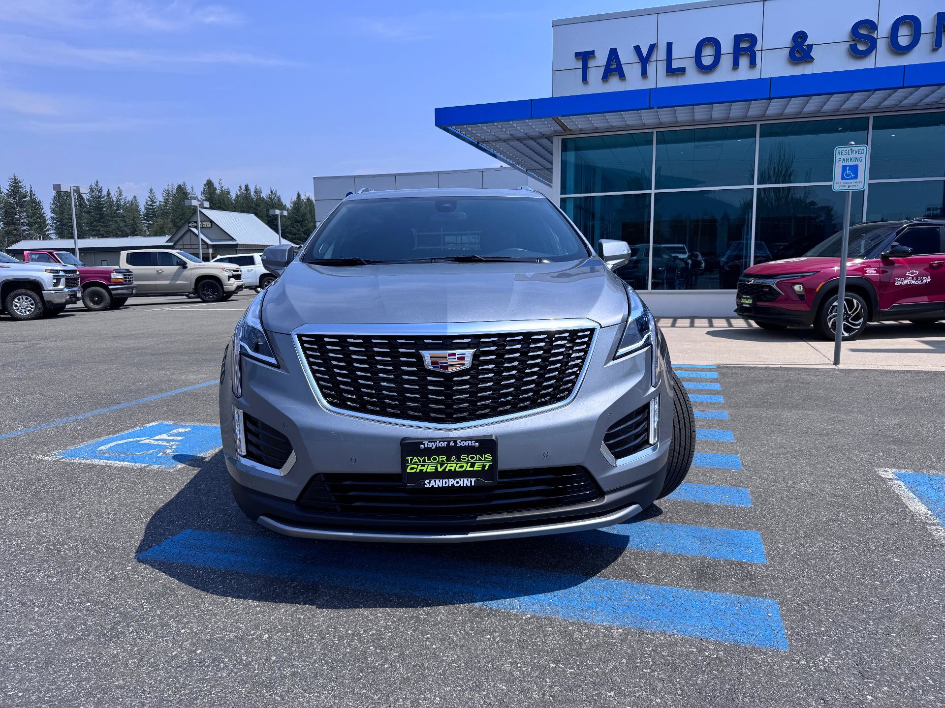 Used 2025 Cadillac XT5 Premium Luxury AWD/4WD image 2