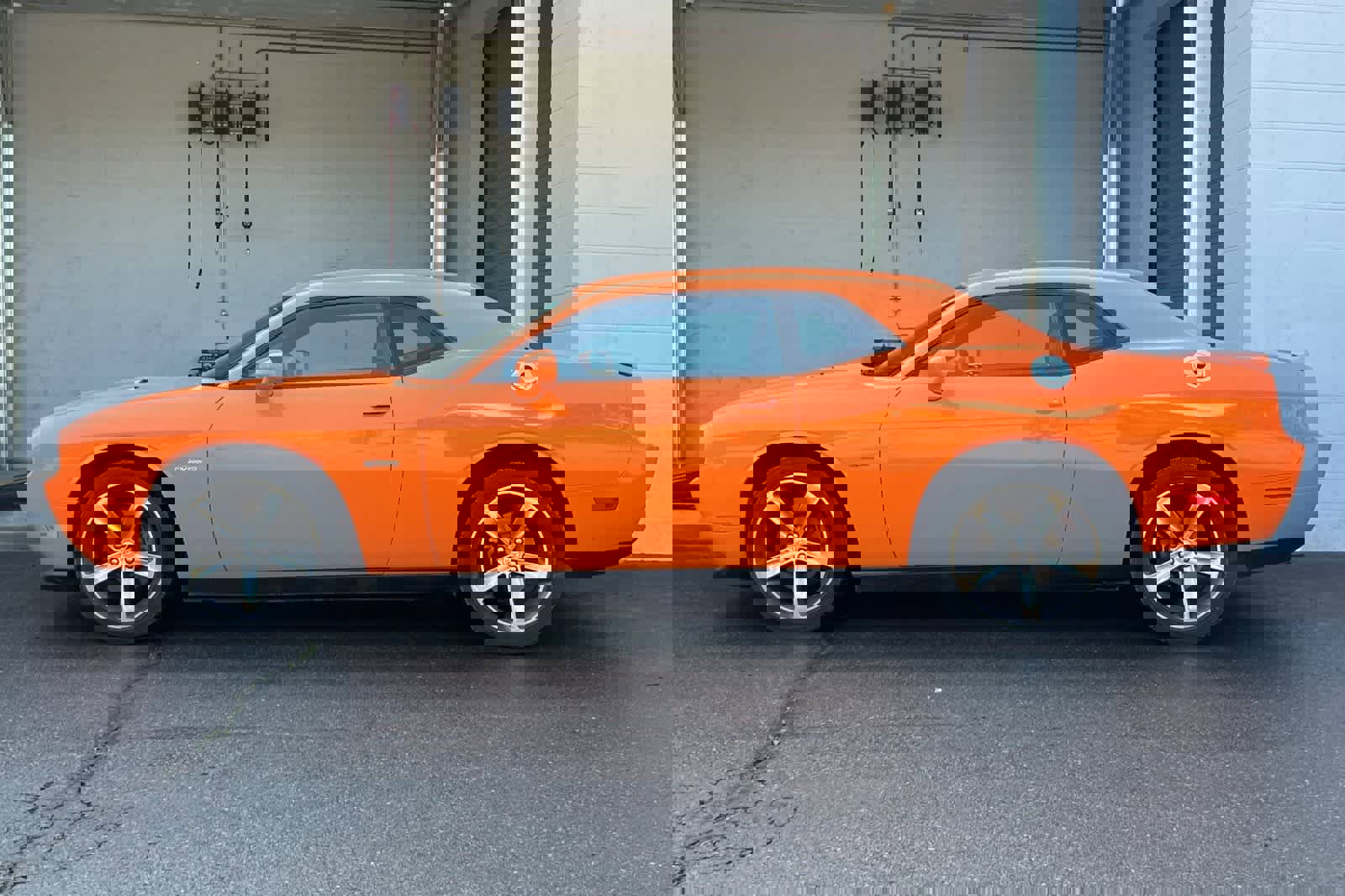 Used 2014 Dodge Challenger SXT image 6