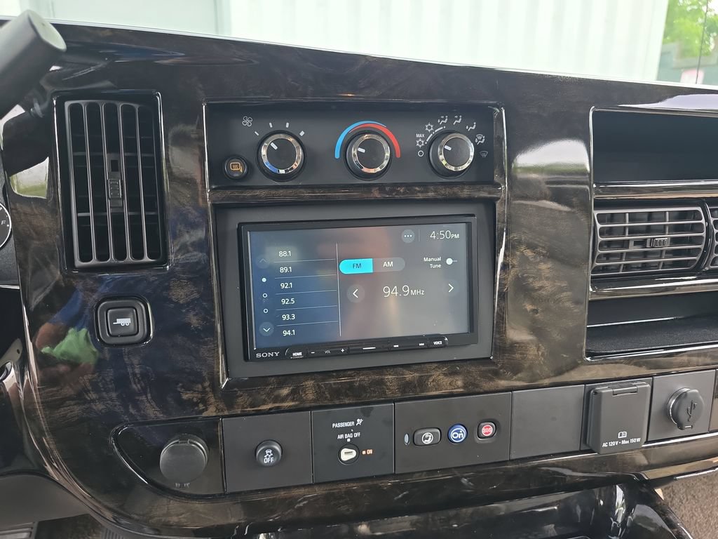 Used 2022 GMC Savana 2500 w/ Enhanced Convenience Package RWD image 19