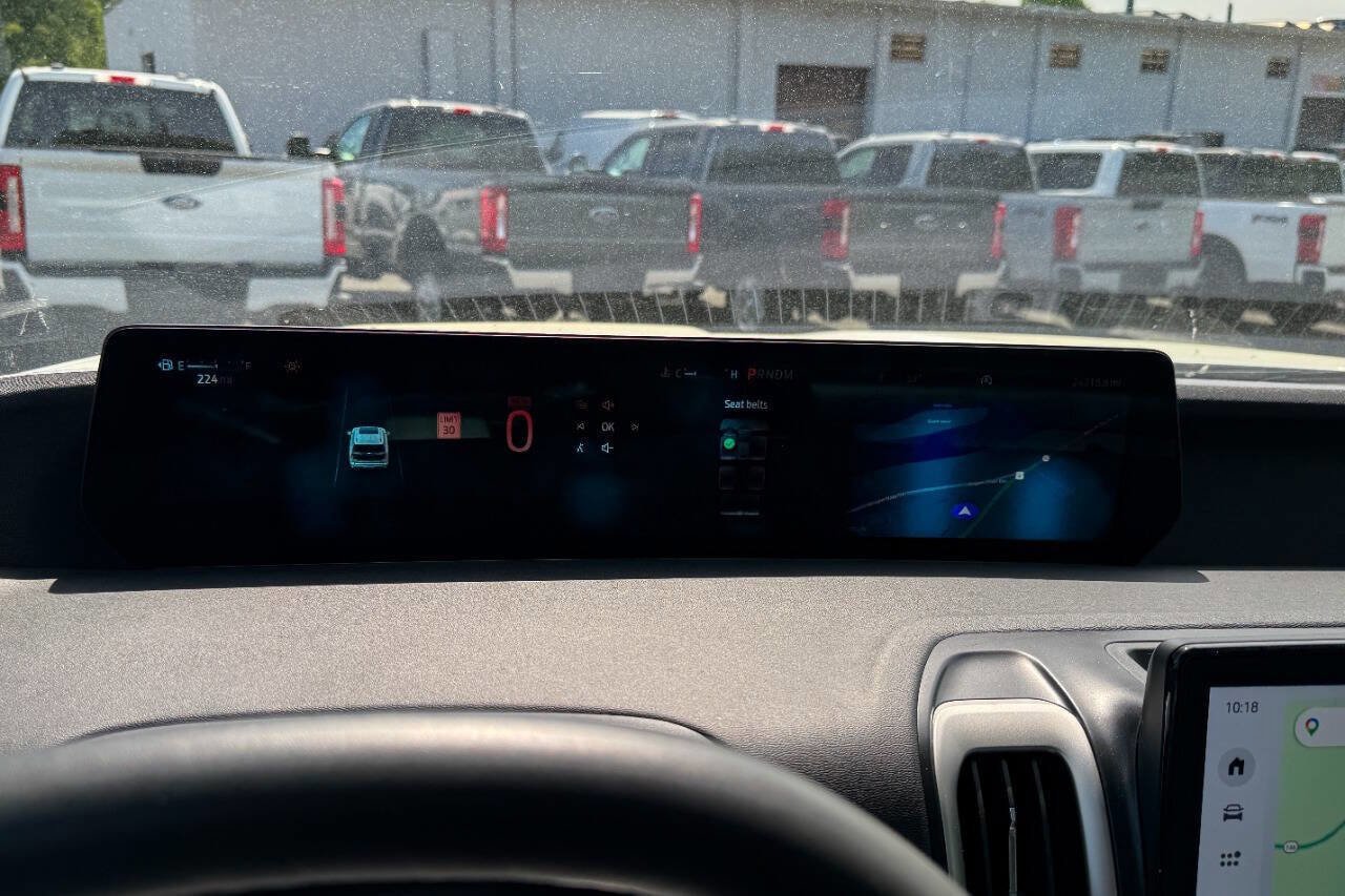 Used 2025 Ford Expedition Active AWD/4WD image 31