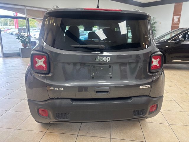 Used 2022 Jeep Renegade Latitude AWD/4WD image 6