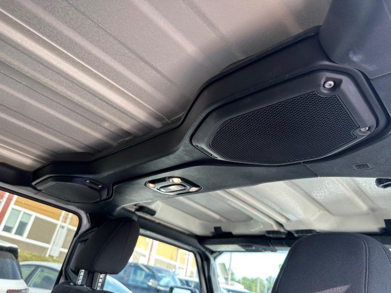 Used 2023 Jeep Wrangler Unlimited Sahara AWD/4WD image 14