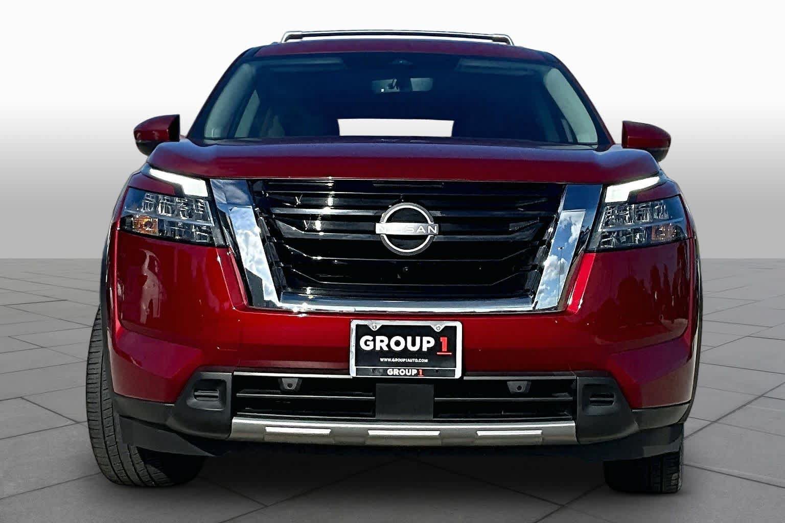 Used 2023 Nissan Pathfinder SL w/ SL Premium Package FWD image 4