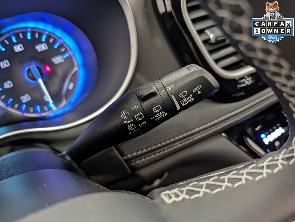 Used 2025 Chrysler Pacifica Select FWD image 19