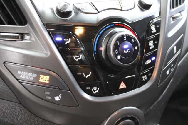 Used 2013 Hyundai Veloster Turbo FWD image 19