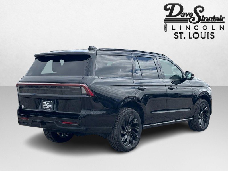 New 2026 Lincoln Navigator Reserve AWD/4WD image 3