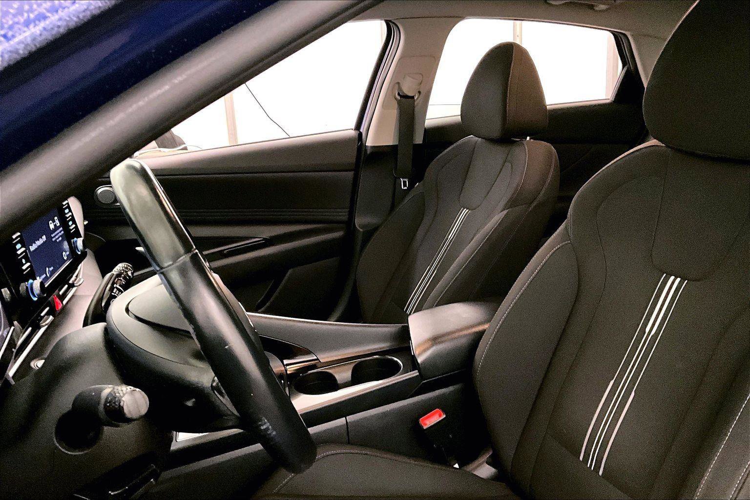 Used 2021 Hyundai Elantra SEL w/ Convenience + Premium Package image 24