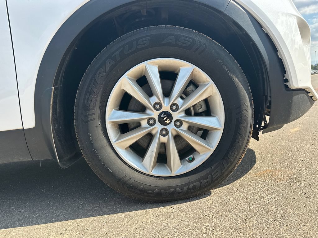 Used 2019 Kia Sorento FWD V6 image 12