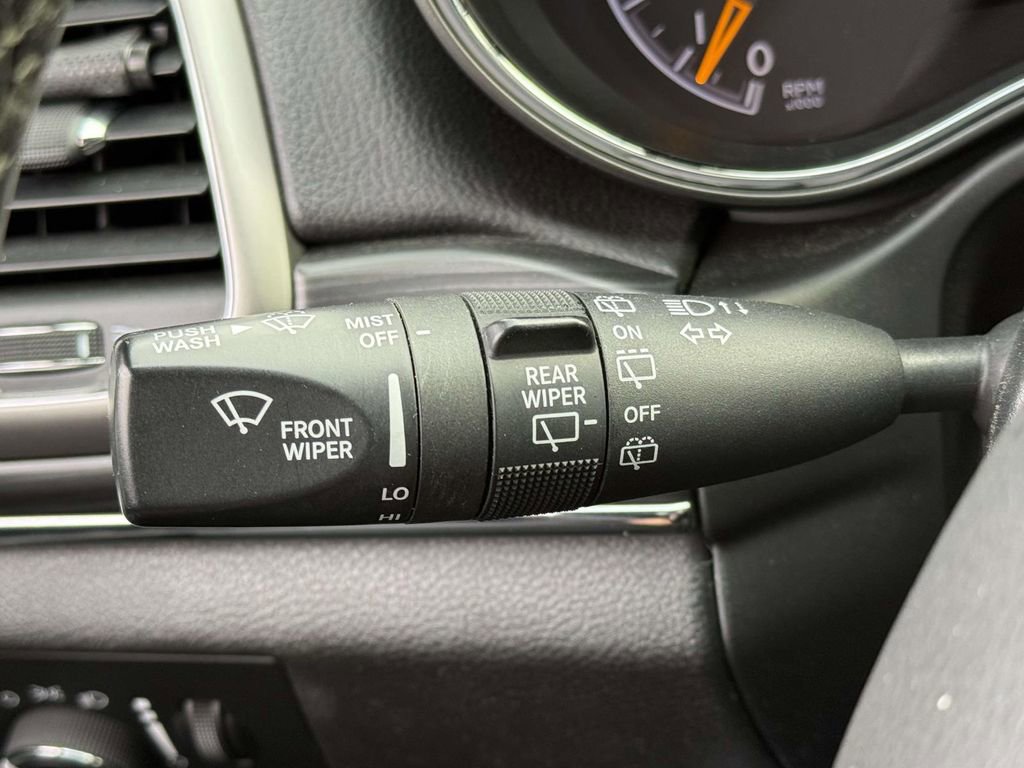 Used 2019 Jeep Grand Cherokee Limited image 26