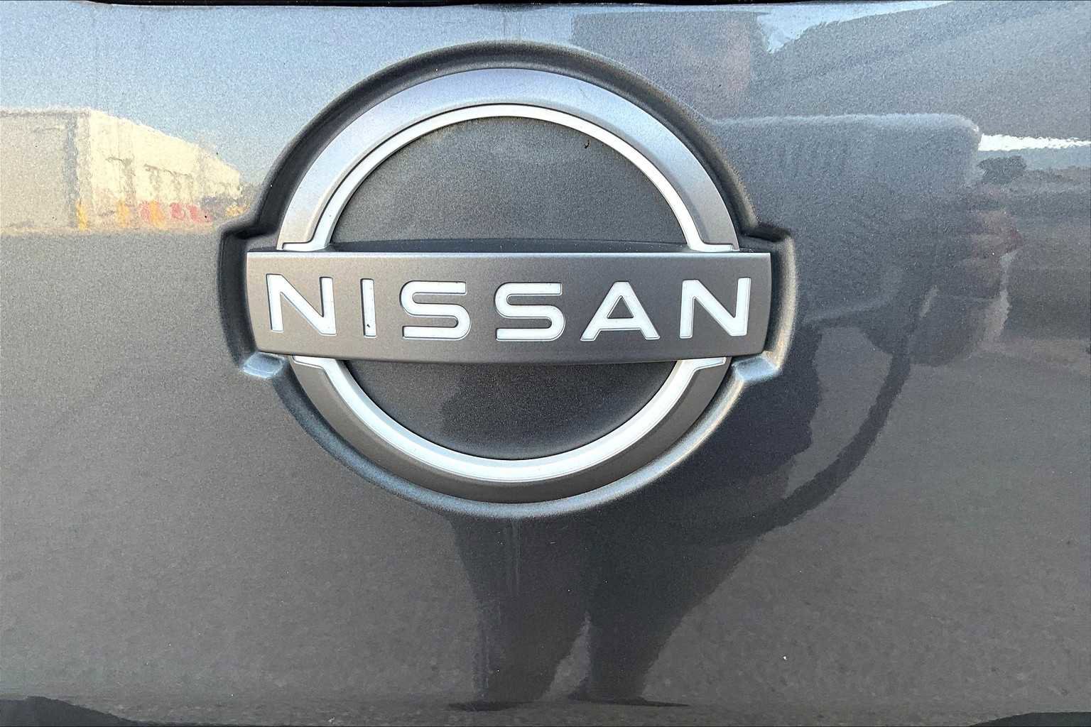 Used 2024 Nissan Titan SV w/ Accessory Utility Package image 57