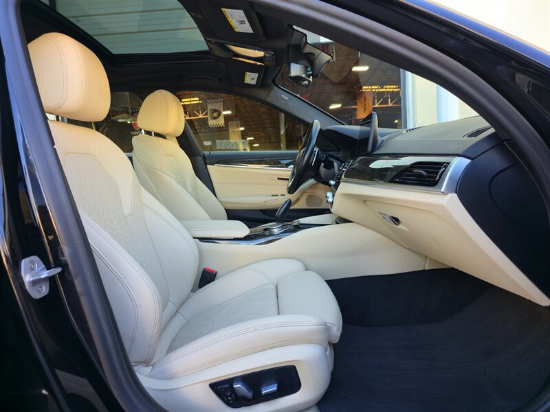 Used 2021 BMW 530e w/ Parking Assistance Package RWD image 26