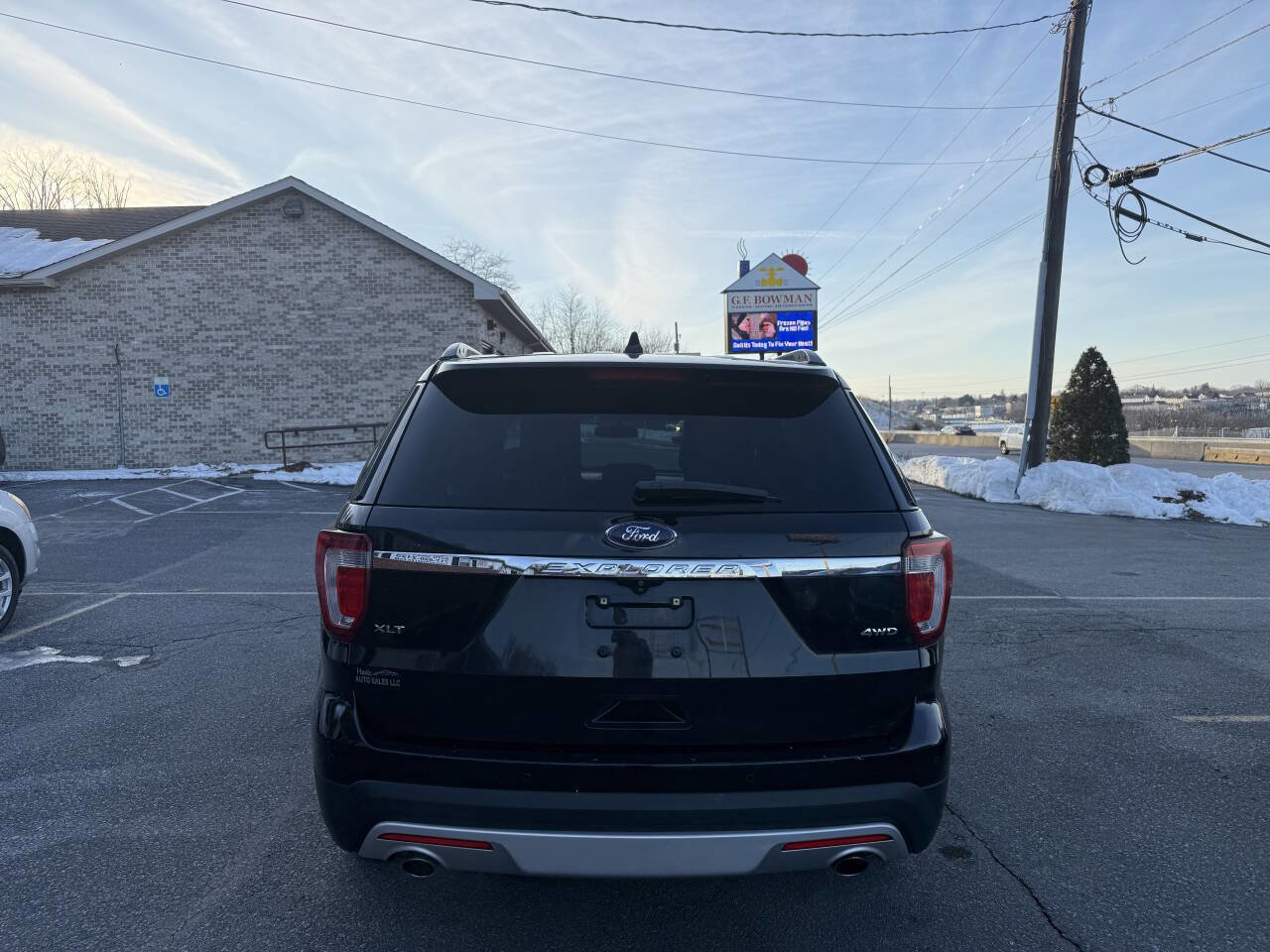 Used 2016 Ford Explorer XLT w/ Equipment Group 202A AWD/4WD image 6