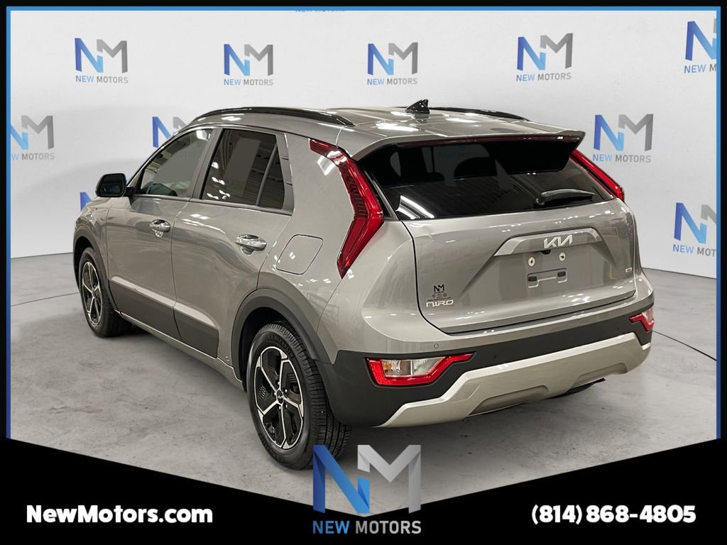 Used 2023 Kia Niro EX image 3