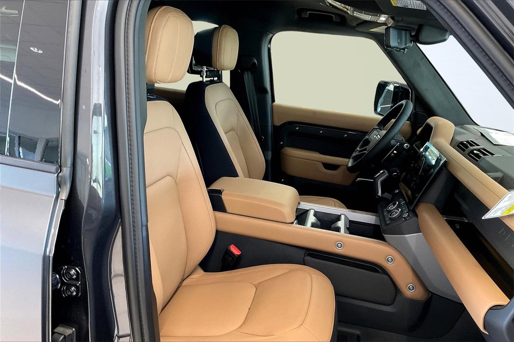 New 2026 Land Rover Defender 130 V8 image 7