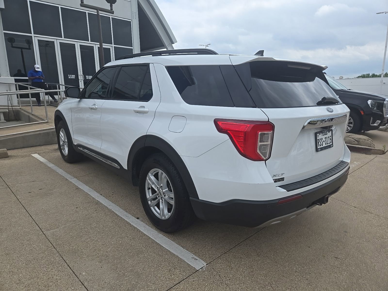 Used 2022 Ford Explorer XLT w/ Equipment Group 202A RWD image 10